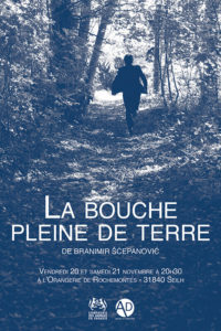 Affiche La bouche pleine de terre